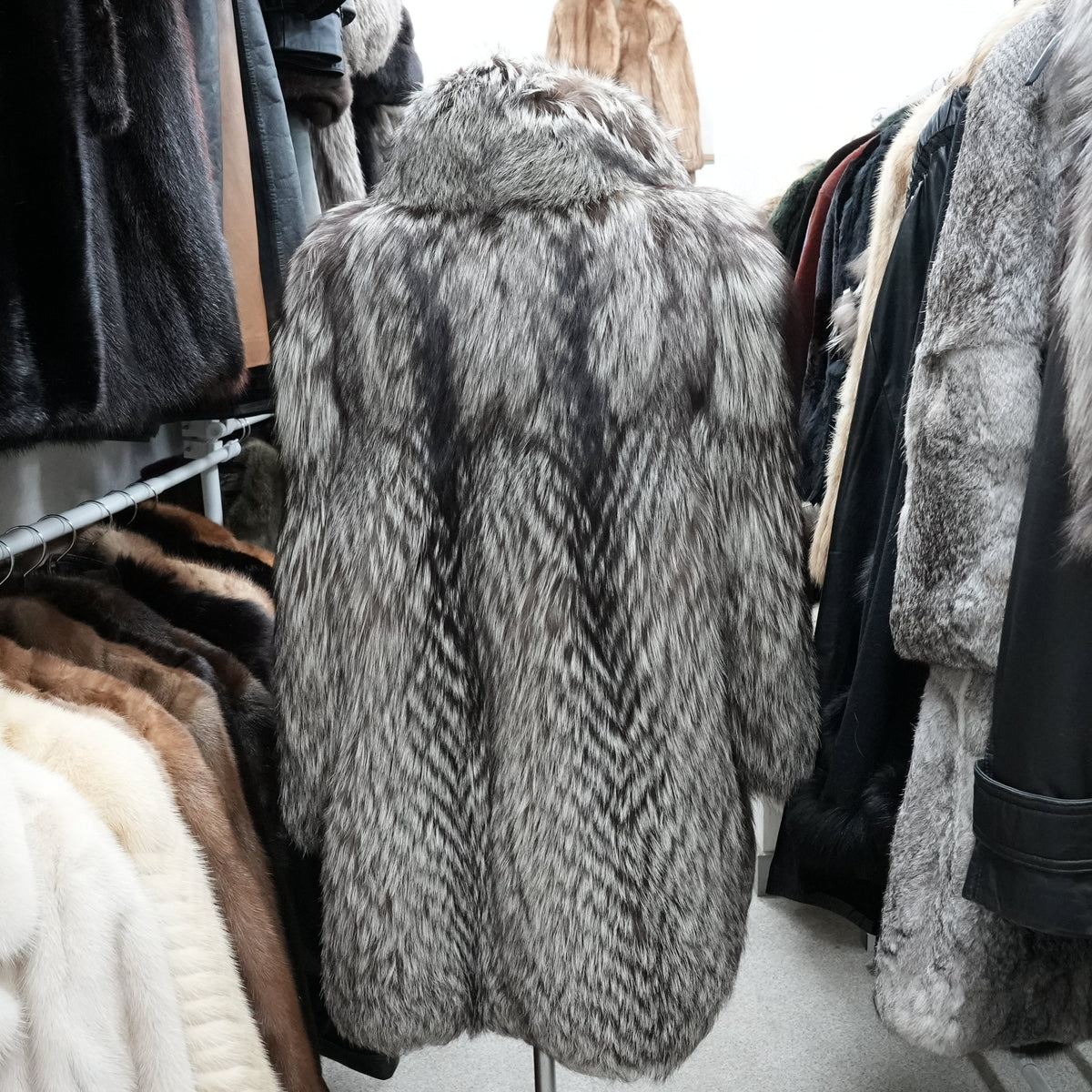 Silver Fox Coat SAGA FOX - Genuine Vintage Fur From Japan