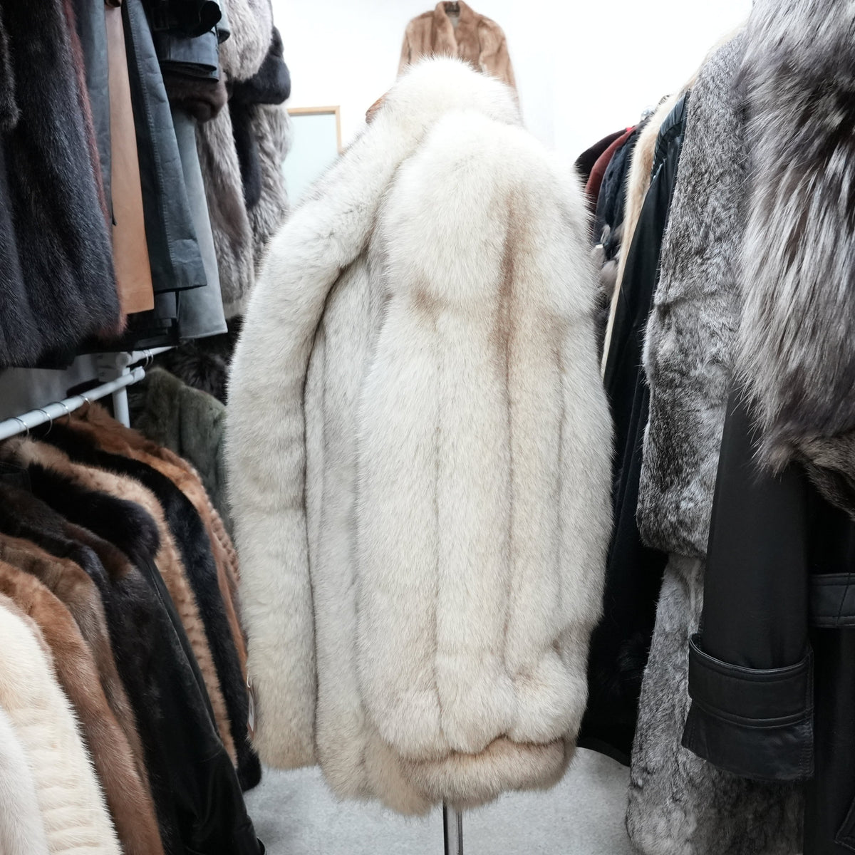 Blue Fox SAGA Fox Coat Soft and Fluffy - Genuine Vintage Fur From Japan