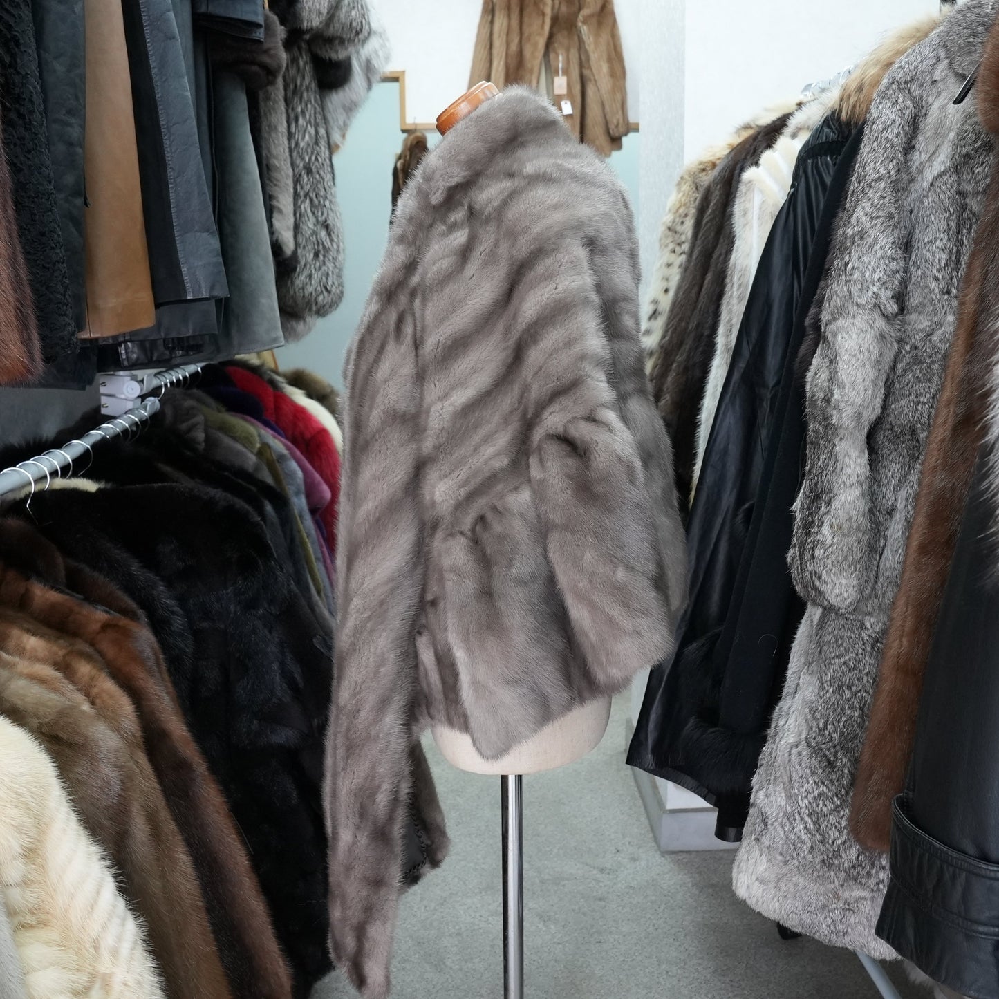 BlueIris Mink Shawl Fur House Princess - Genuine Vintage Fur From Japan