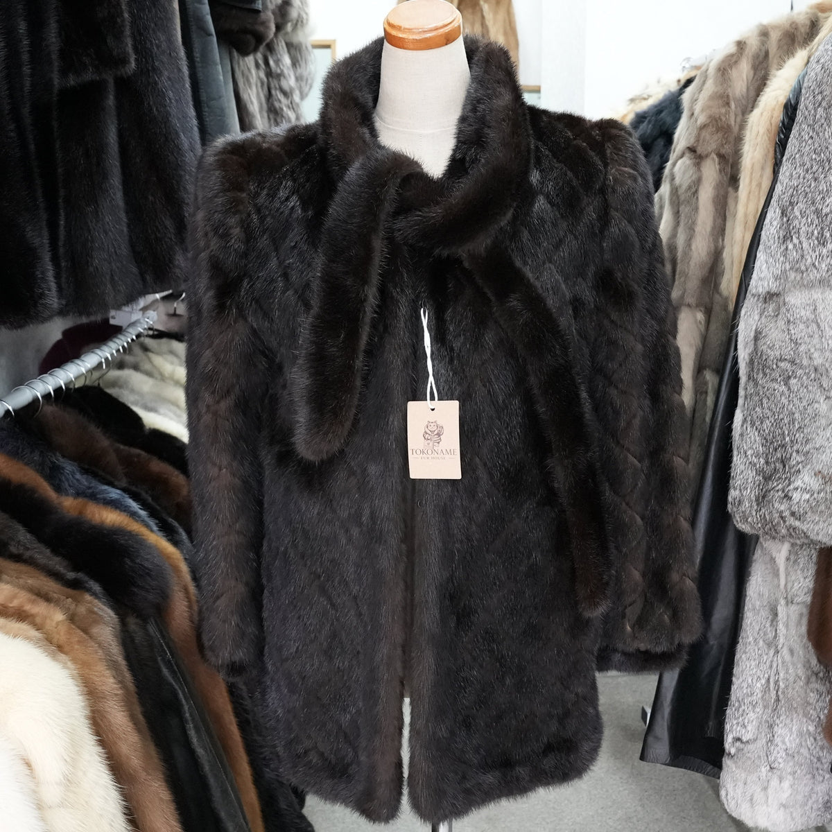 Dark Mink diamond-cut design and a bow tie detail - Genuine Vintage Fur From Japan