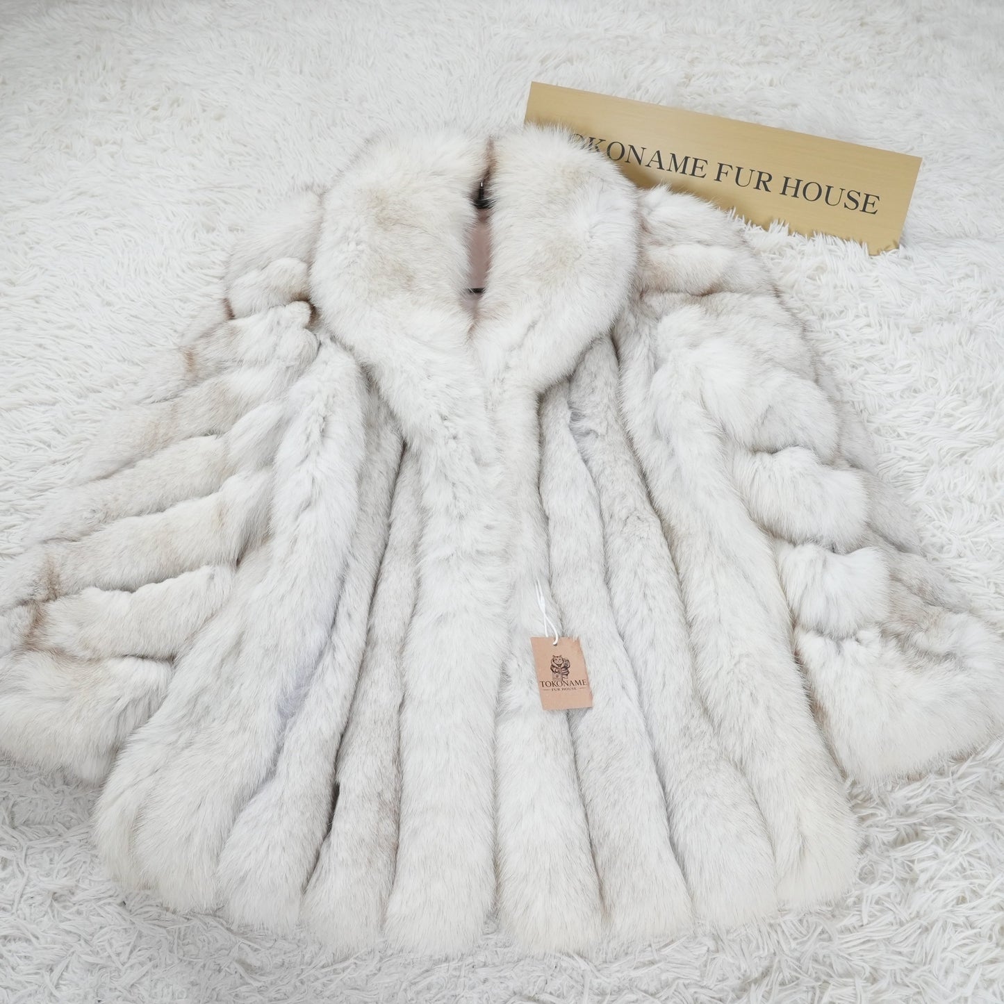 SAGA ROYAL FOX Fur Coat - Genuine Vintage Fur From Japan