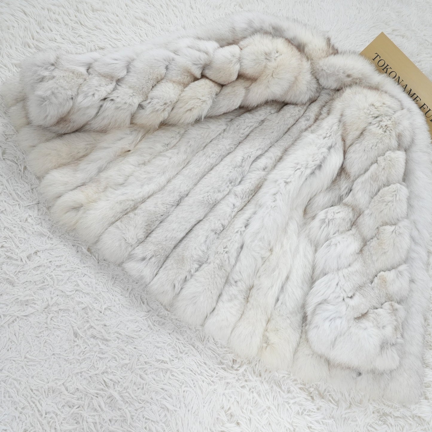 SAGA ROYAL FOX Fur Coat - Genuine Vintage Fur From Japan