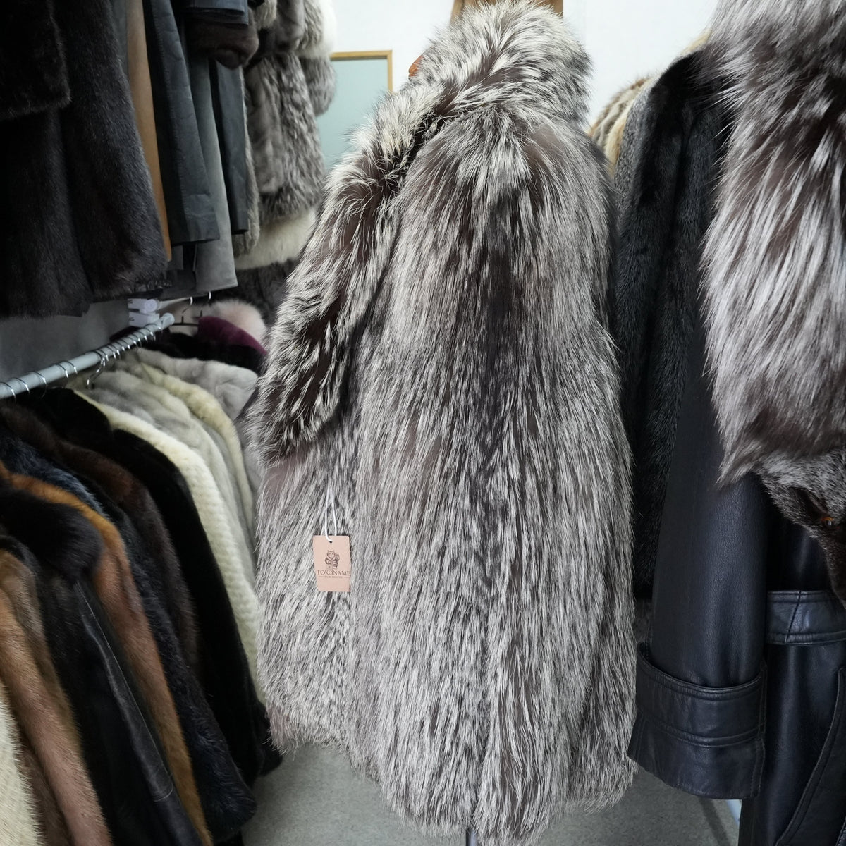 Silver Fox Fur Coat SAGA FOX - Genuine Vintage Fur From Japan