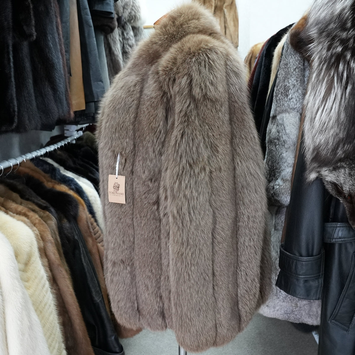Brown Dyed SAGA FOX Fur Coat Soft and Fluffy - Genuine Vintage Fur From Japan