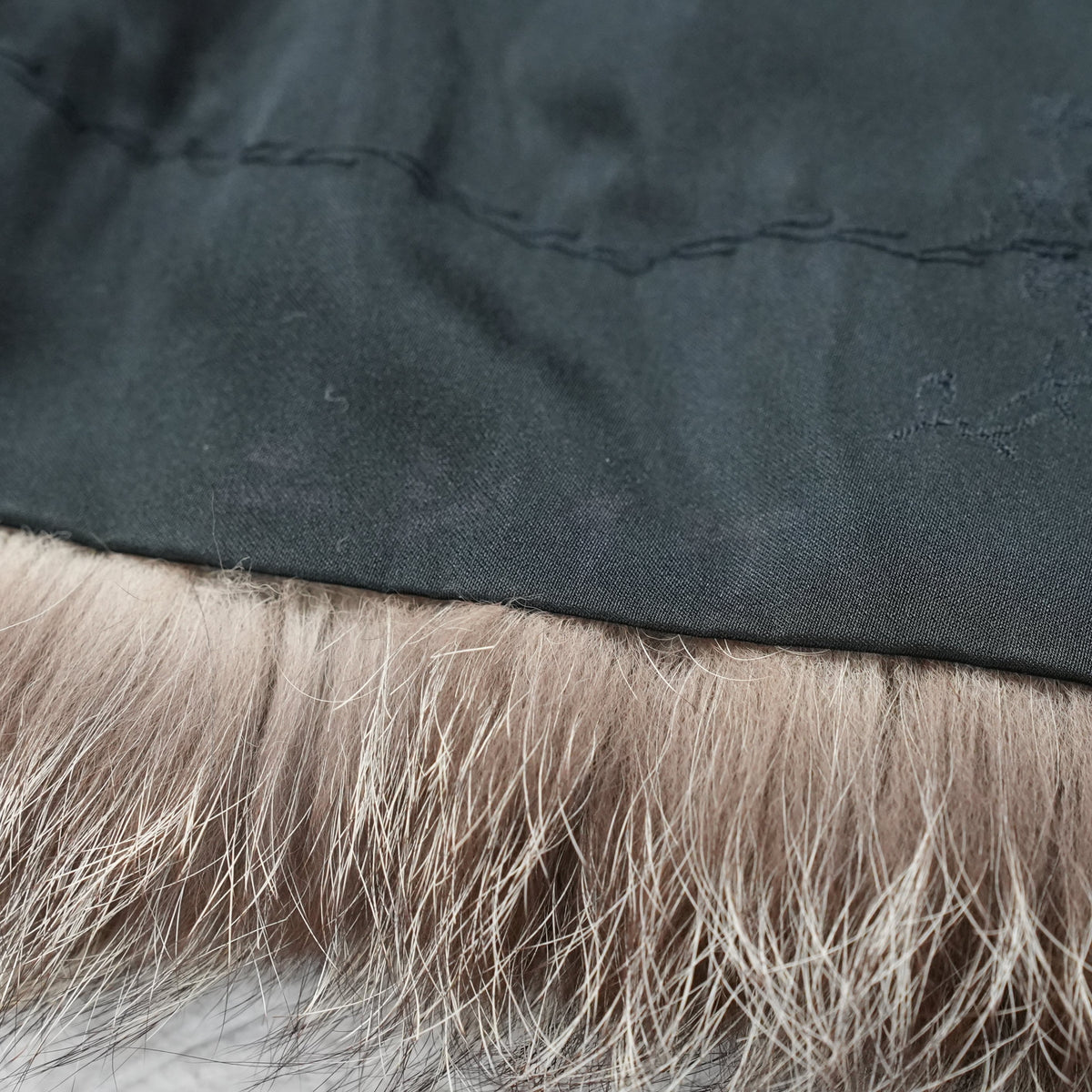 Silver Fox Coat SAGA FOX - Genuine Vintage Fur From Japan