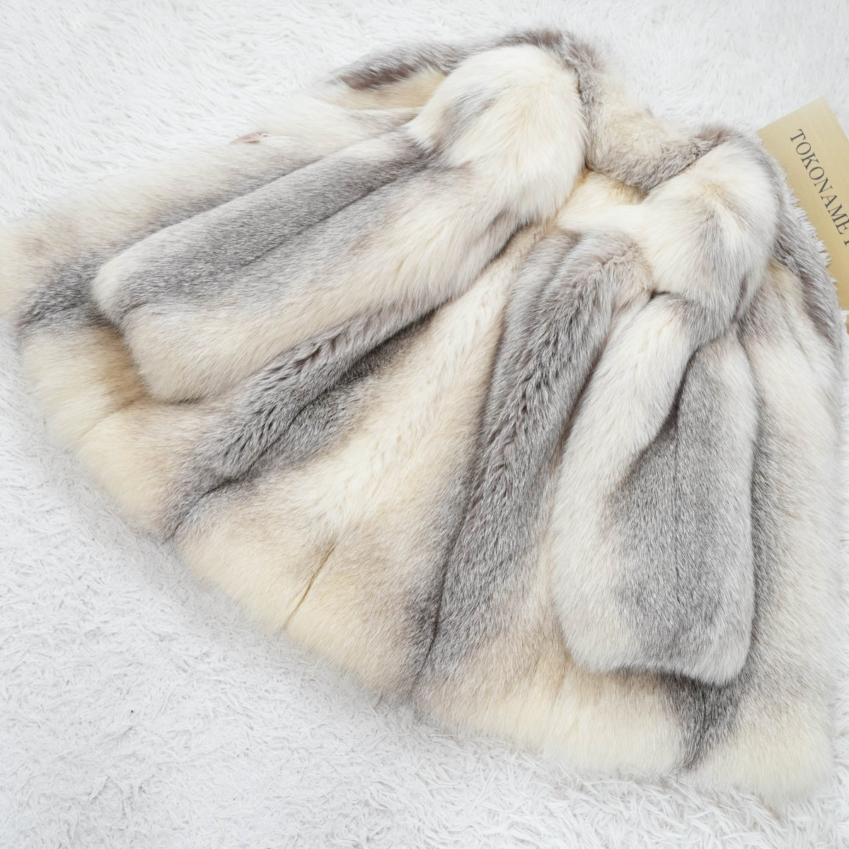 Platinum SAGA ROYAL Fox Fur Coat Soft and Fluffy - Genuine Vintage Fur From Japan