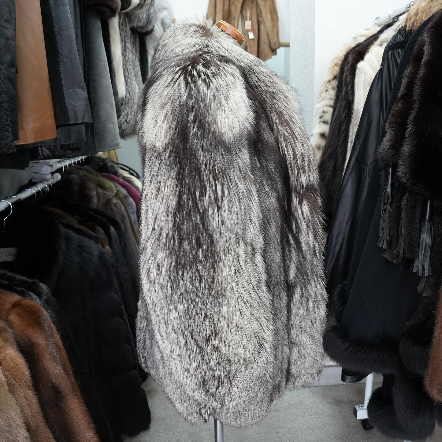 SAGA ROYAL FOX Silver Fox Coat - Genuine Vintage Fur From Japan