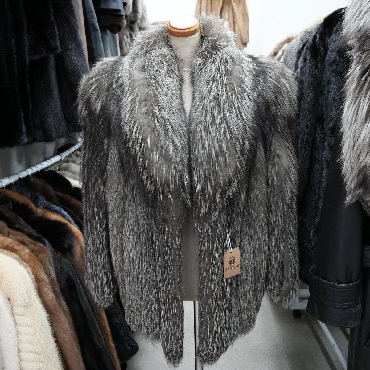 Silver Fox Fur Coat SAGA FOX - Genuine Vintage Fur From Japan