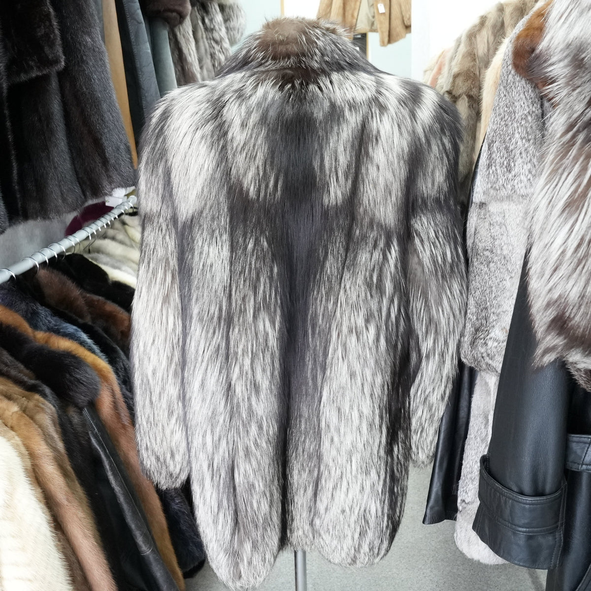 SAGA ROYAL Silver Fox Fur Coat Soft and Fluffy - Genuine Vintage Fur From Japan
