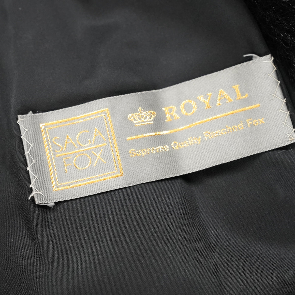 Black Dyed SAGA ROYAL FOX Coat Soft and Fluffy - Genuine Vintage Fur From Japan