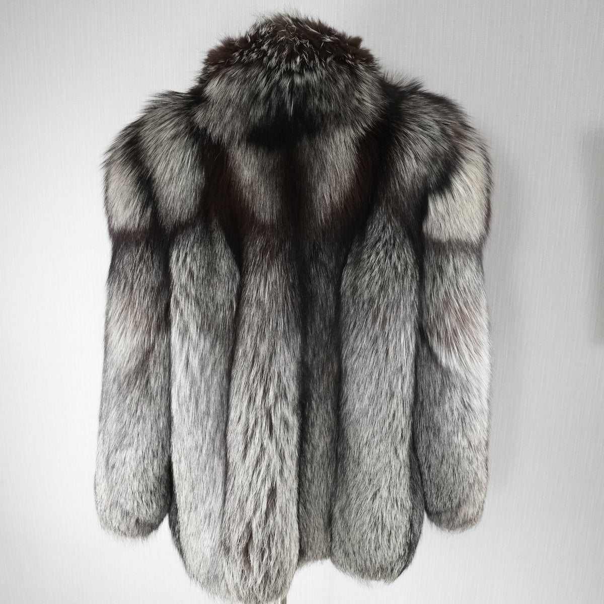 SAGA FOX Silver Fox Fur Coat Soft and Fluffy - Genuine Vintage Fur From Japan