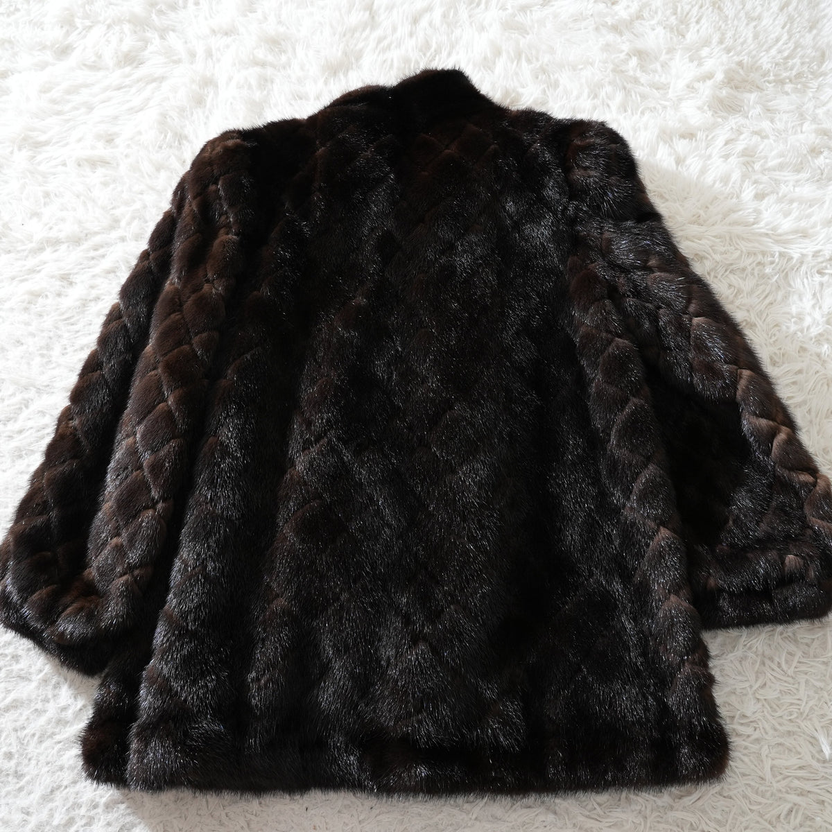 Dark Mink diamond-cut design and a bow tie detail - Genuine Vintage Fur From Japan