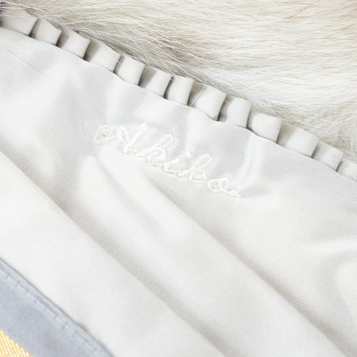 Blue Fox SAGA Fox Coat Soft and Fluffy - Genuine Vintage Fur From Japan