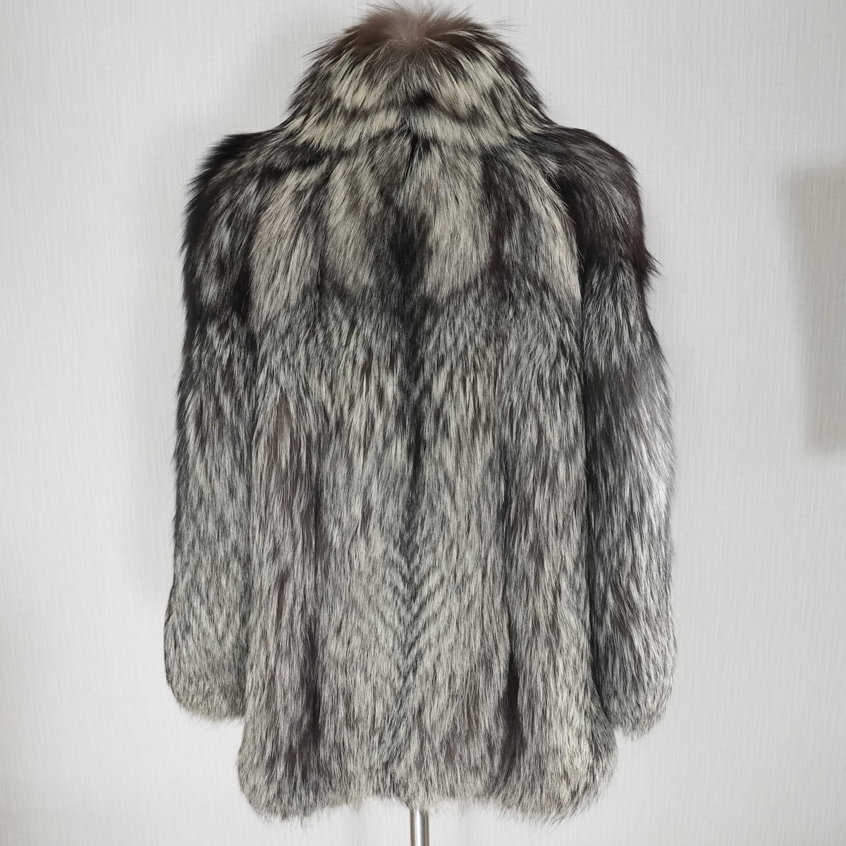 Silver Fox Fur Coat - Genuine Vintage Fur From Japan
