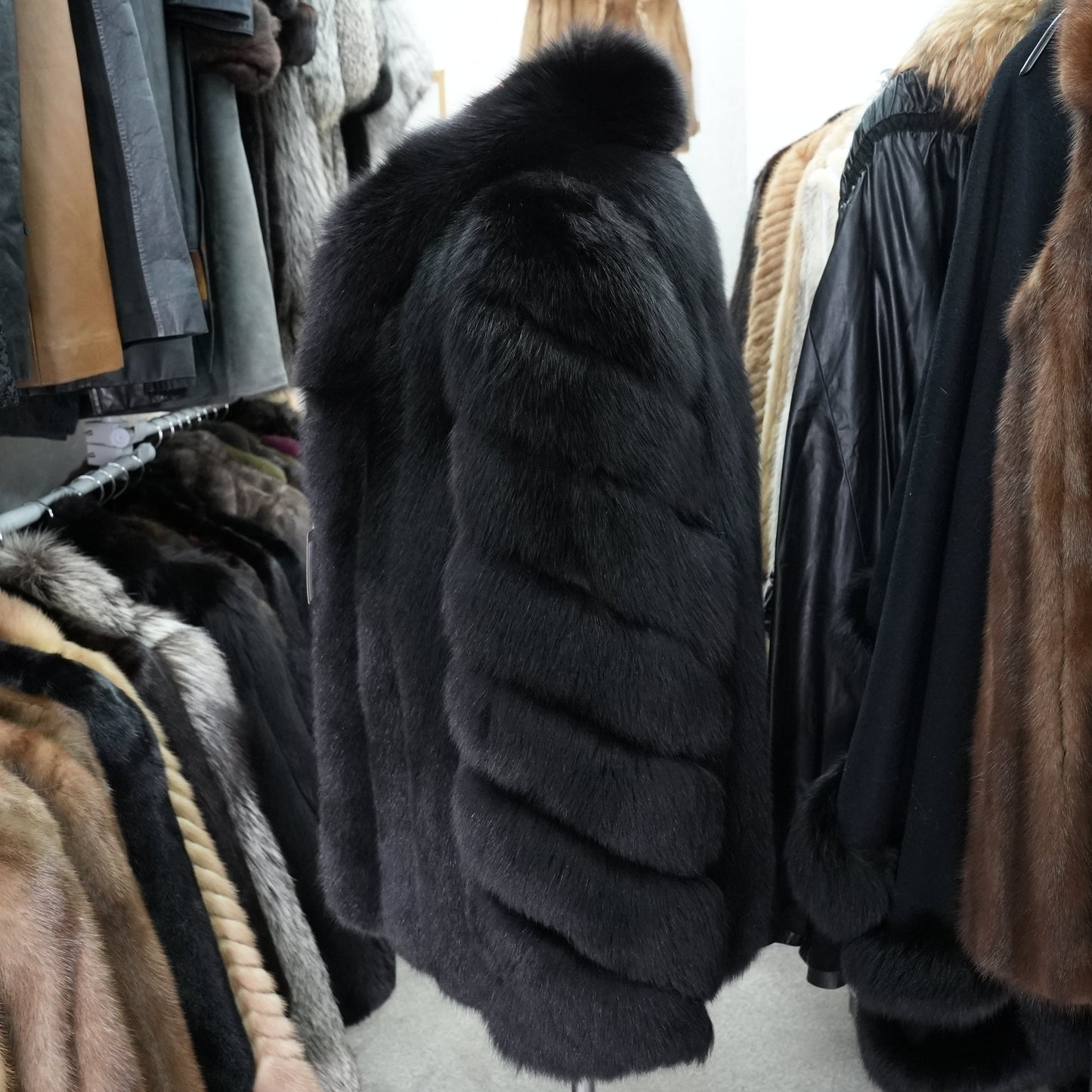 SAGA ROYAL FOX Black Dyed Belle Vison - Genuine Vintage Fur From Japan