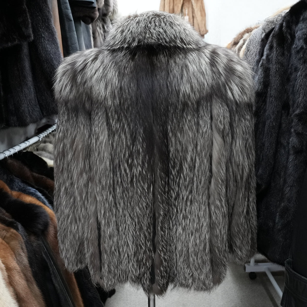 Silver Fox Fur Coat SAGA FOX - Genuine Vintage Fur From Japan