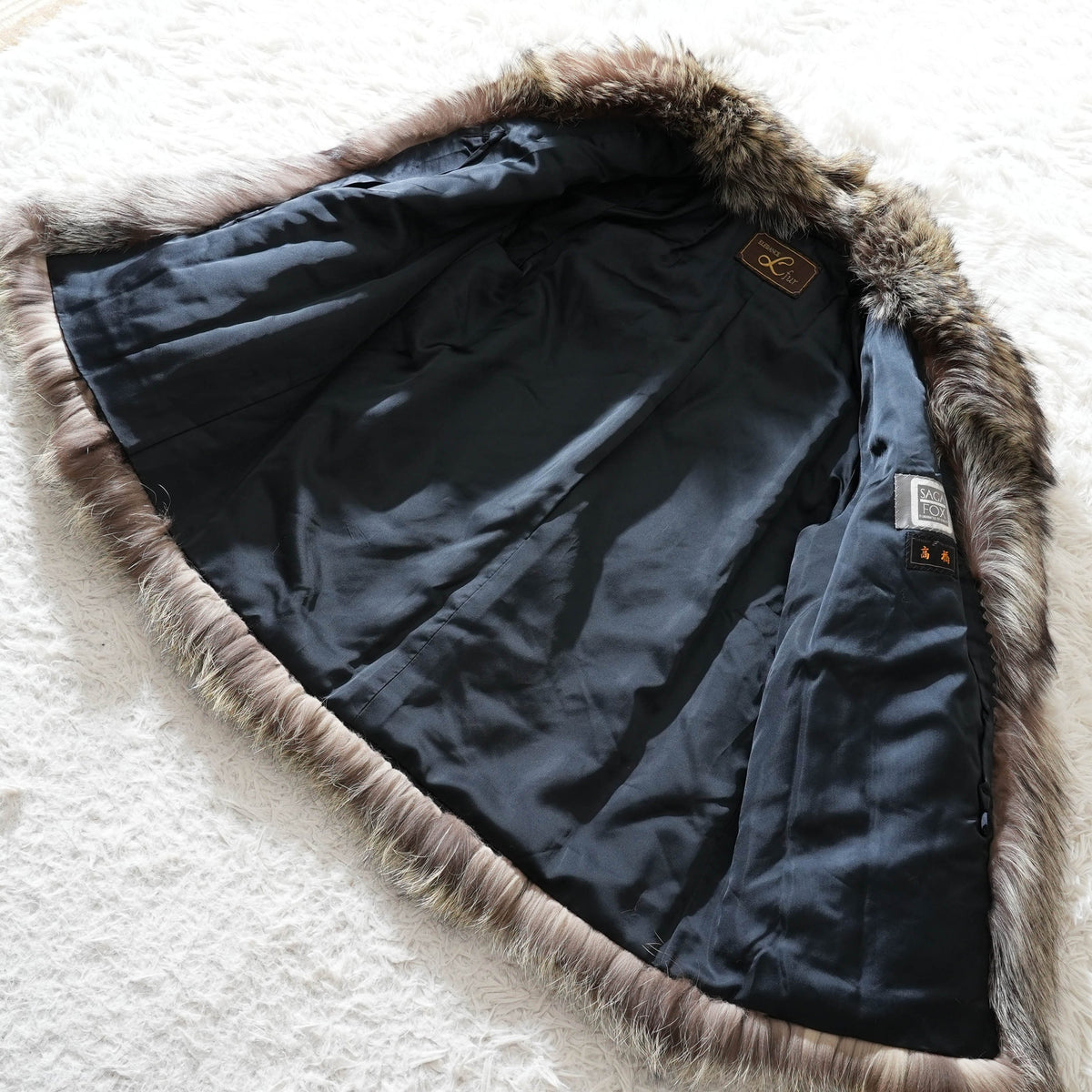 Silver Fox Fur Coat SAGA FOX - Genuine Vintage Fur From Japan