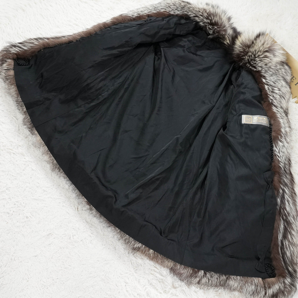 SAGA ROYAL Fox Fur Semi Long Coat Silver Fox Soft and Fluffy - Genuine Vintage Fur From Japan