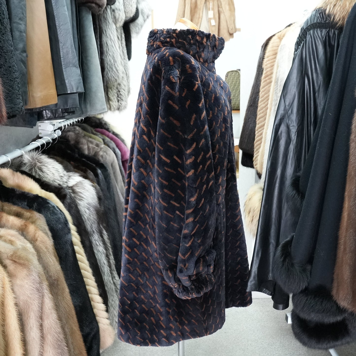 Nutria Design Fur Coat Zuki - Genuine Vintage Fur From Japan