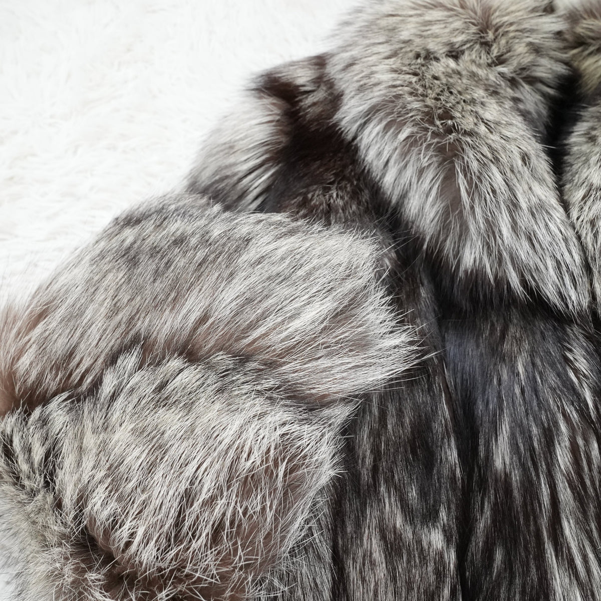 SAGA ROYAL Fox Fur Semi Long Coat Silver Fox Soft and Fluffy - Genuine Vintage Fur From Japan