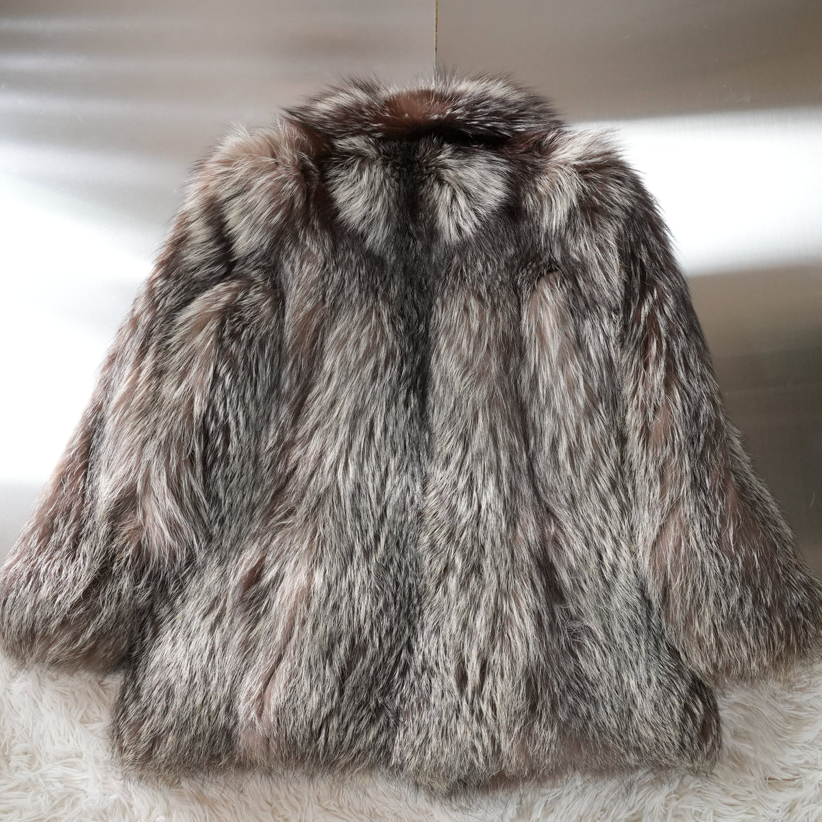 SAGA FOX Silver Fox Fur Coat - Genuine Vintage Fur From Japan