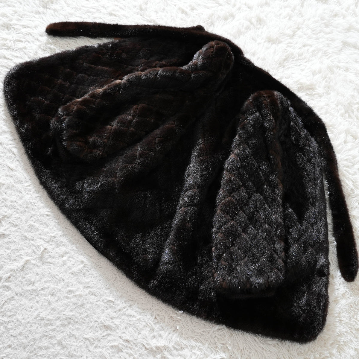 Dark Mink diamond-cut design and a bow tie detail - Genuine Vintage Fur From Japan