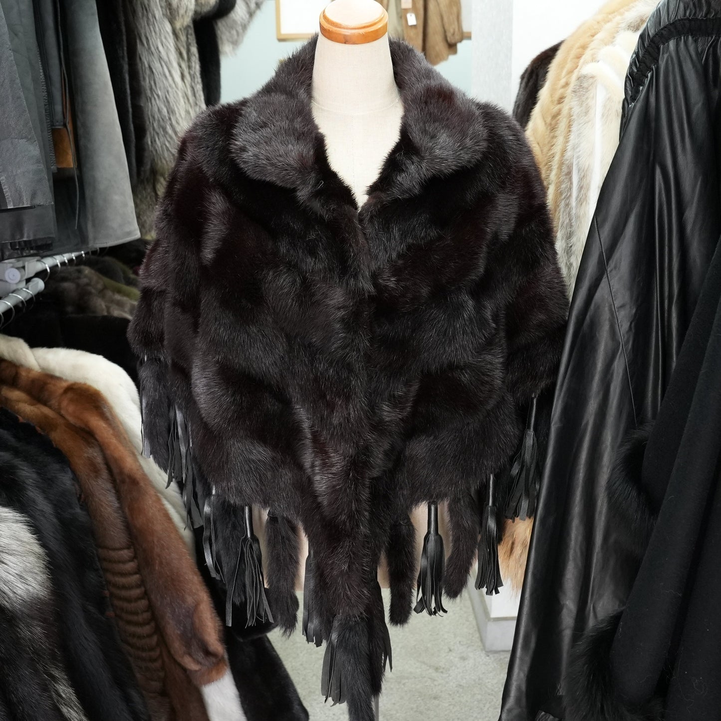 Dark Minn Cape with a tail SAGA MINK - Genuine Vintage Fur From Japan