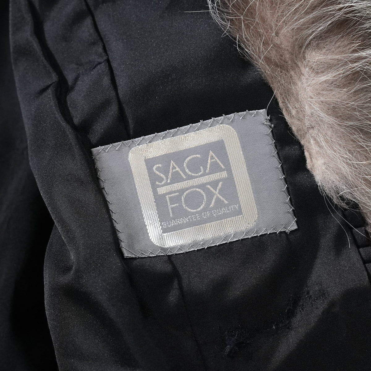 SAGA FOX Silver Fox Fur Coat - Genuine Vintage Fur From Japan
