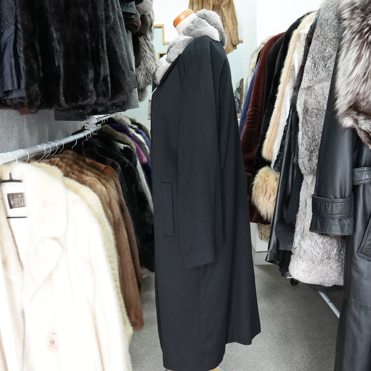 Chinchilla Trim cashmere Coat - Genuine Vintage Fur From Japan