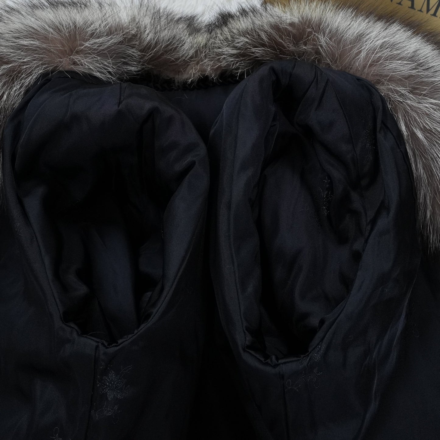 Silver Fox Fur Coat SAGA FOX - Genuine Vintage Fur From Japan