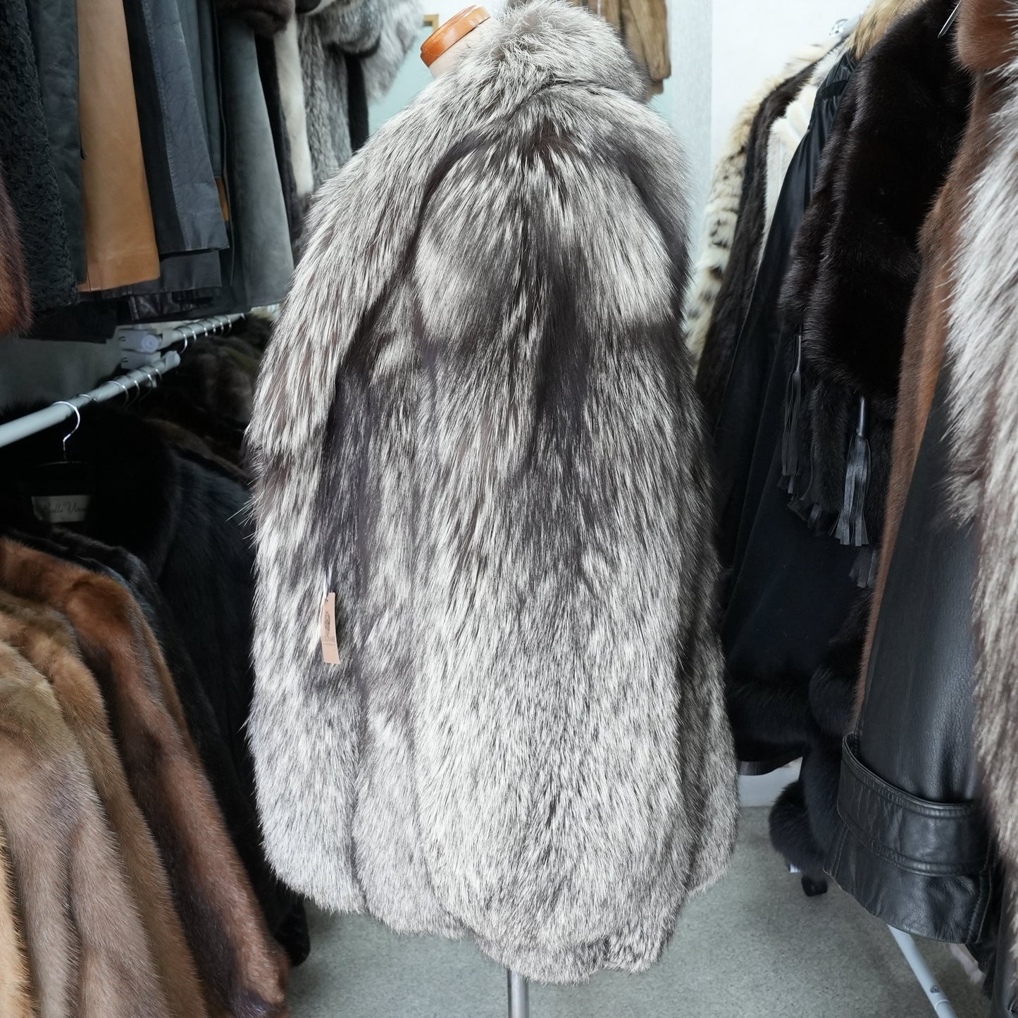 SAGA ROYAL FOX Silver Fox Coat - Genuine Vintage Fur From Japan