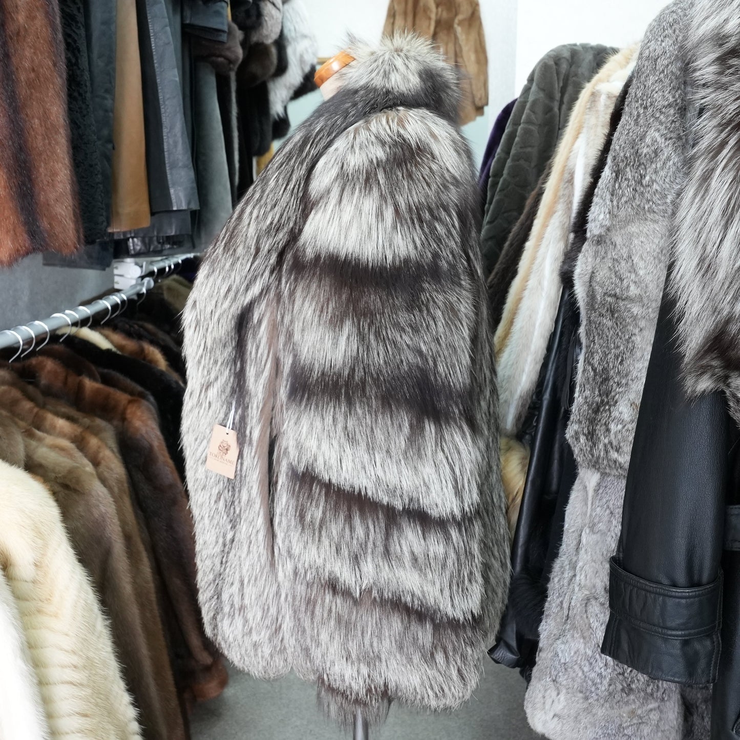 Silver Fox Coat SAGA FOX - Genuine Vintage Fur From Japan