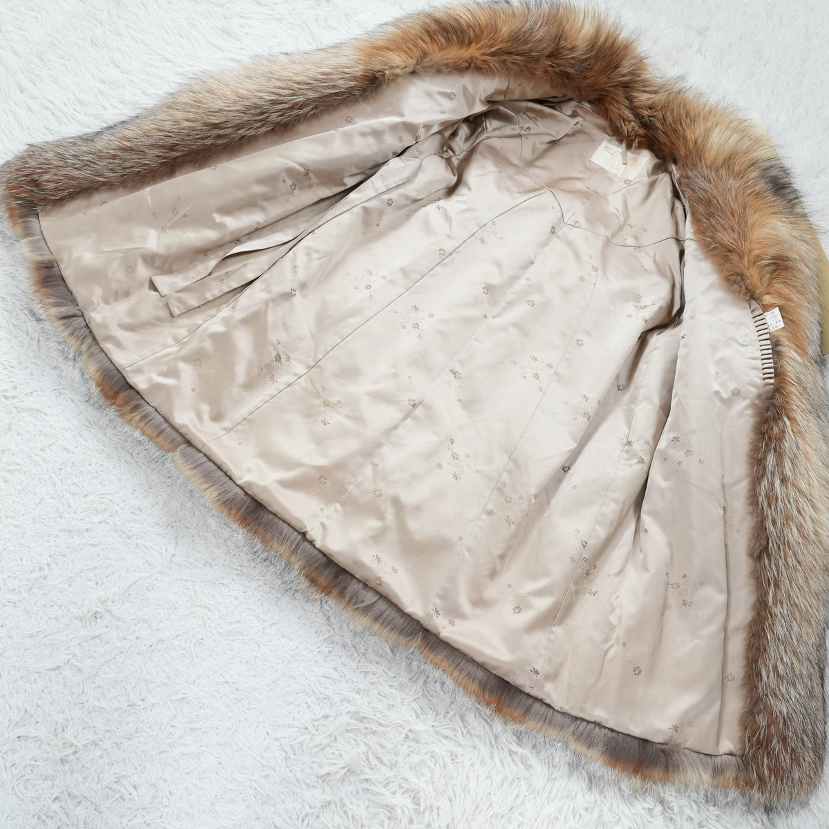 Golden Cross Fox Fur Coat EMBA Soft and Fluffy - Genuine Vintage Fur From Japan