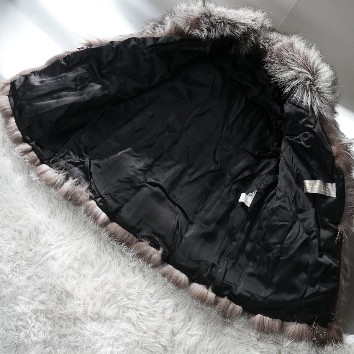 Silver Fox Fur Coat SAGA ROYAL FOX - Genuine Vintage Fur From Japan